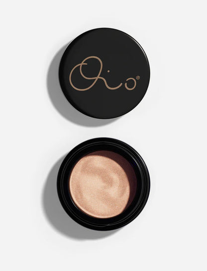 Vegan fragrance free botanical highlighter balm by OIO Lab on skin